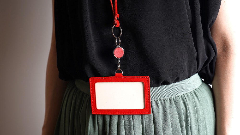 リール式 IDネーム カードホルダー 化粧箱 入り IDホルダー 栃木レザー 牛革 日本製 レザー 天然皮革 人気 実用的 ギフト 誕生日 還暦 両親 男性 女性 昇進 上司 レディース メンズ シンプル 人気 おすすめ 30代 40代 50代 ASK：レッド