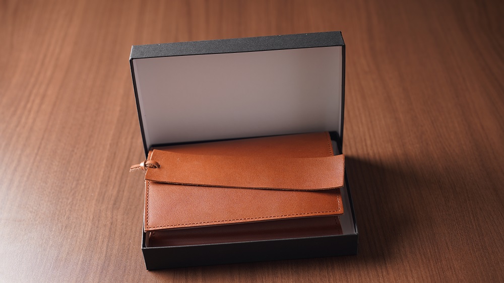 本革 ブックカバー 文庫 本 サイズ 栞 付き 栃木レザー 牛革 日本製 レザー 天然皮革 人気 実用的 ギフト 誕生日 プレゼント 還暦 両親 男性 女性 昇進 上司 レディース メンズ シンプル 人気 おすすめ 30代 40代 50代 ASK：レッド