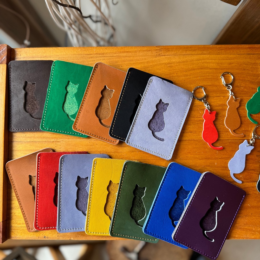 猫 シルエット パスケース JINTO 野球 グローブ 革 小物 レザー 定期入れ ネコ：青