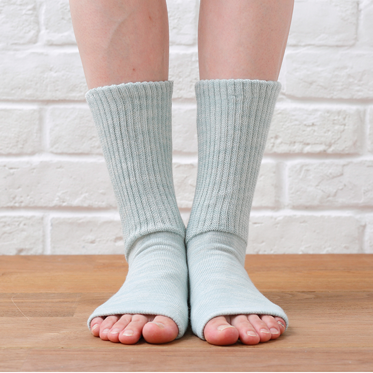 かかとケア あったか トゥレス (23〜25cm) 杢サックス レディース ソックス 米ぬか 保湿 かかとつるつる かかとひび割れ 保湿靴下 ガサガサ 足裏 ひび割れ 角質ケア 睡眠 寝るとき 夜用 フットケア 冷え性 乾燥肌 日本製：杢サックス