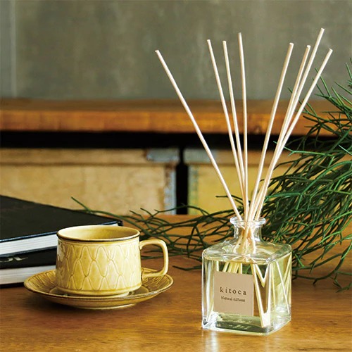 木と果 リードディフューザーセット ( リツェアクベバ ＆ カモミール )  晴香堂 HARUKADO 天然精油 100％ ルームフレグランス 芳香剤 インテリア アロマ 天然香料 香り プレゼント ギフト
