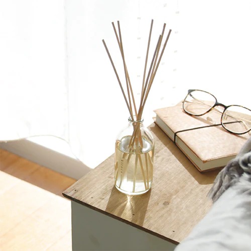 木と果 リードディフューザーセット ( リツェアクベバ ＆ カモミール )  晴香堂 HARUKADO 天然精油 100％ ルームフレグランス 芳香剤 インテリア アロマ 天然香料 香り プレゼント ギフト