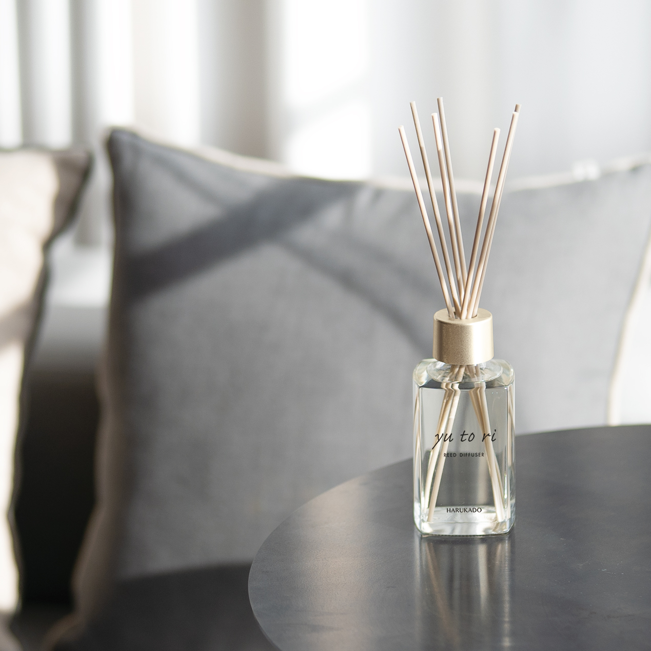 ユトリ リード ディフューザー ヒーリングウッド ルーム フレグランス 晴香堂 HARUKADO 芳香剤 インテリア アロマ 香り リビング 玄関 ベッドルーム 車 プレゼント ギフト