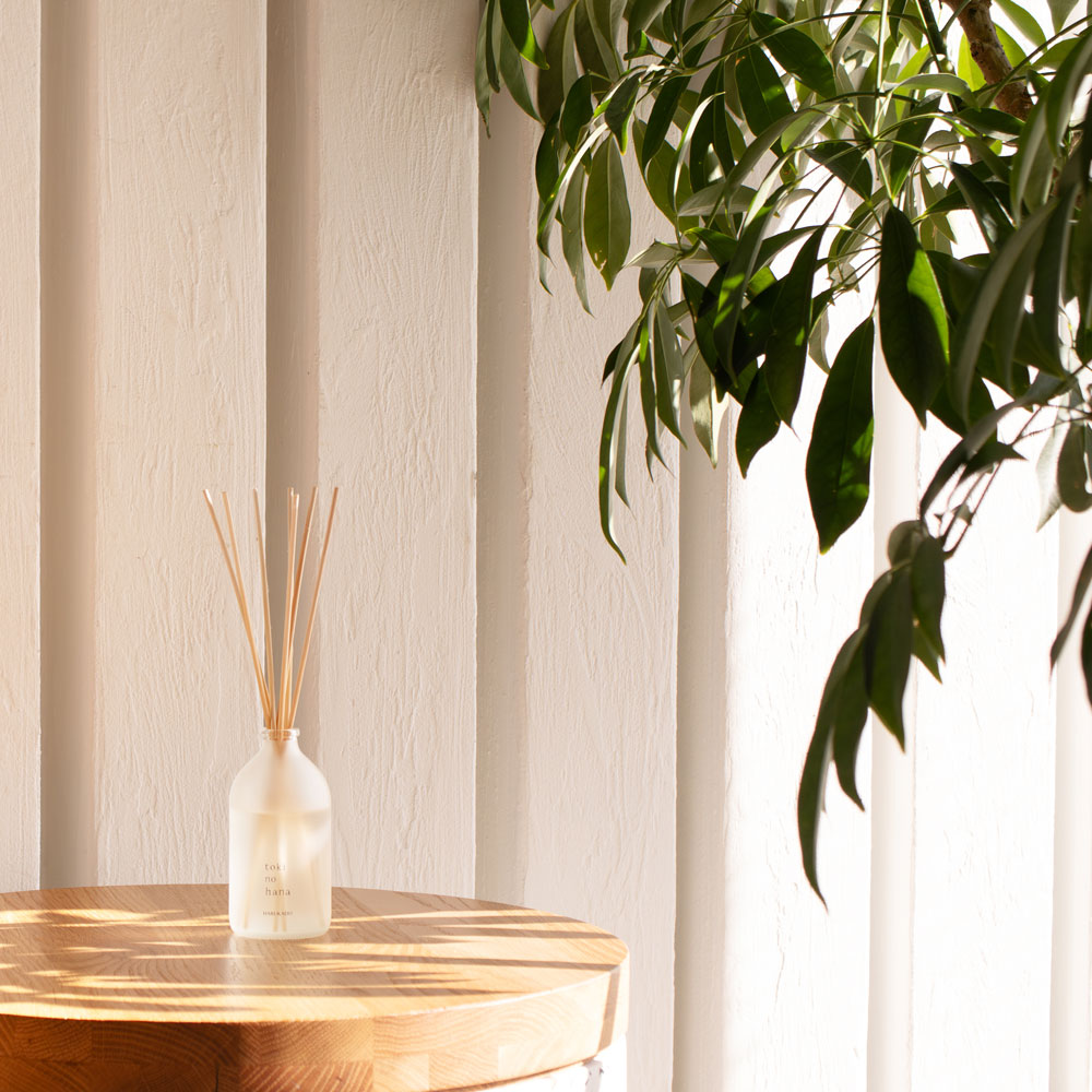 トキノハナ リードディフューザー ジンチョウゲ の 香り 晴香堂 HARUKADO toki no hana 沈丁花 ルームフレグランス 芳香剤 インテリア アロマ 香り リビング 玄関 ベッドルーム プレゼント ギフト