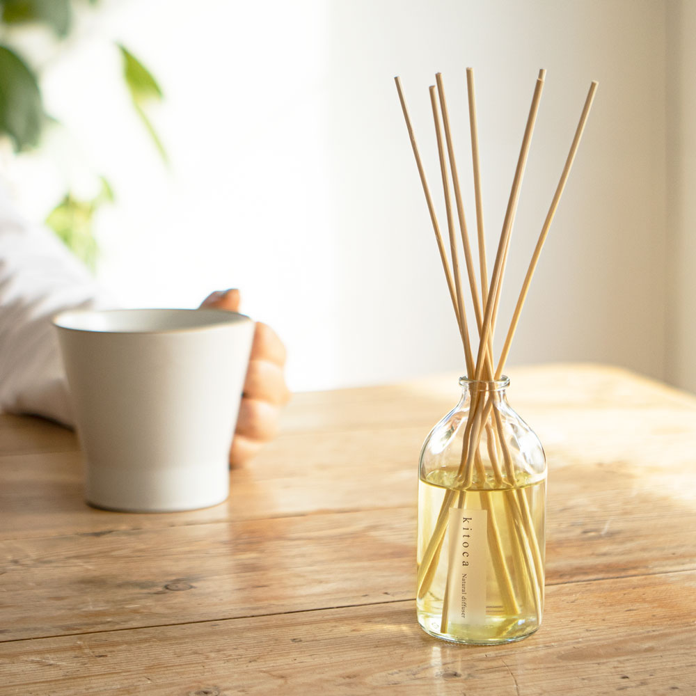 木と果 リードディフューザー ( リツェアクベバ ＆ カモミール )  晴香堂 HARUKADO 天然精油 100％ ルームフレグランス 芳香剤 インテリア アロマ 天然香料 香り プレゼント ギフト