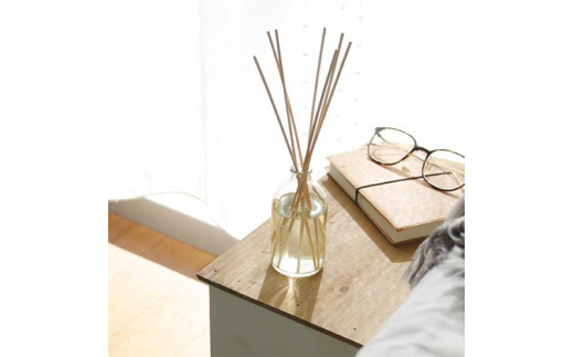 木と果 リードディフューザー ＆ サシェセット （ リツェアクベバ  カモミール ） 晴香堂 HARUKADO 天然精油 100％ ルームフレグランス 芳香剤 インテリア アロマ 天然香料 香り リビング 玄関 ベッドルーム プレゼント ギフト