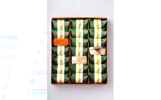 M320　紀州あせ葉寿司２１個入（鯖・鯛・鮭）