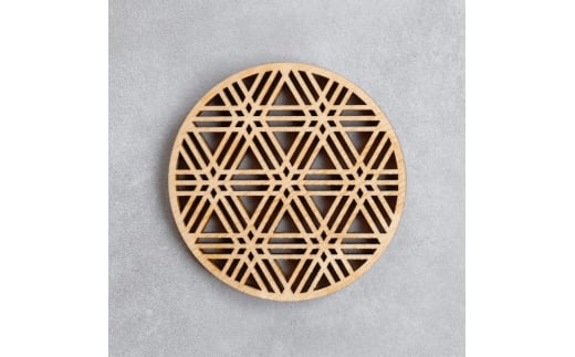 M239　紀州材ひのきの和柄コースター　胡麻格子　くりぬきあり