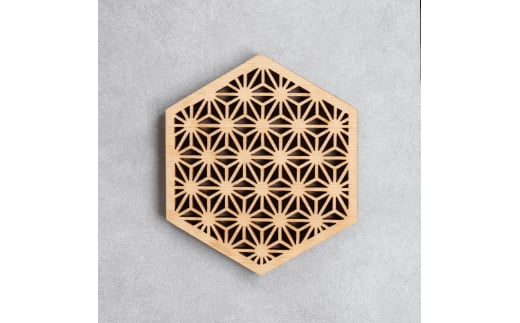 M238　紀州材ひのきの和柄コースター　六角麻の葉　くりぬきあり