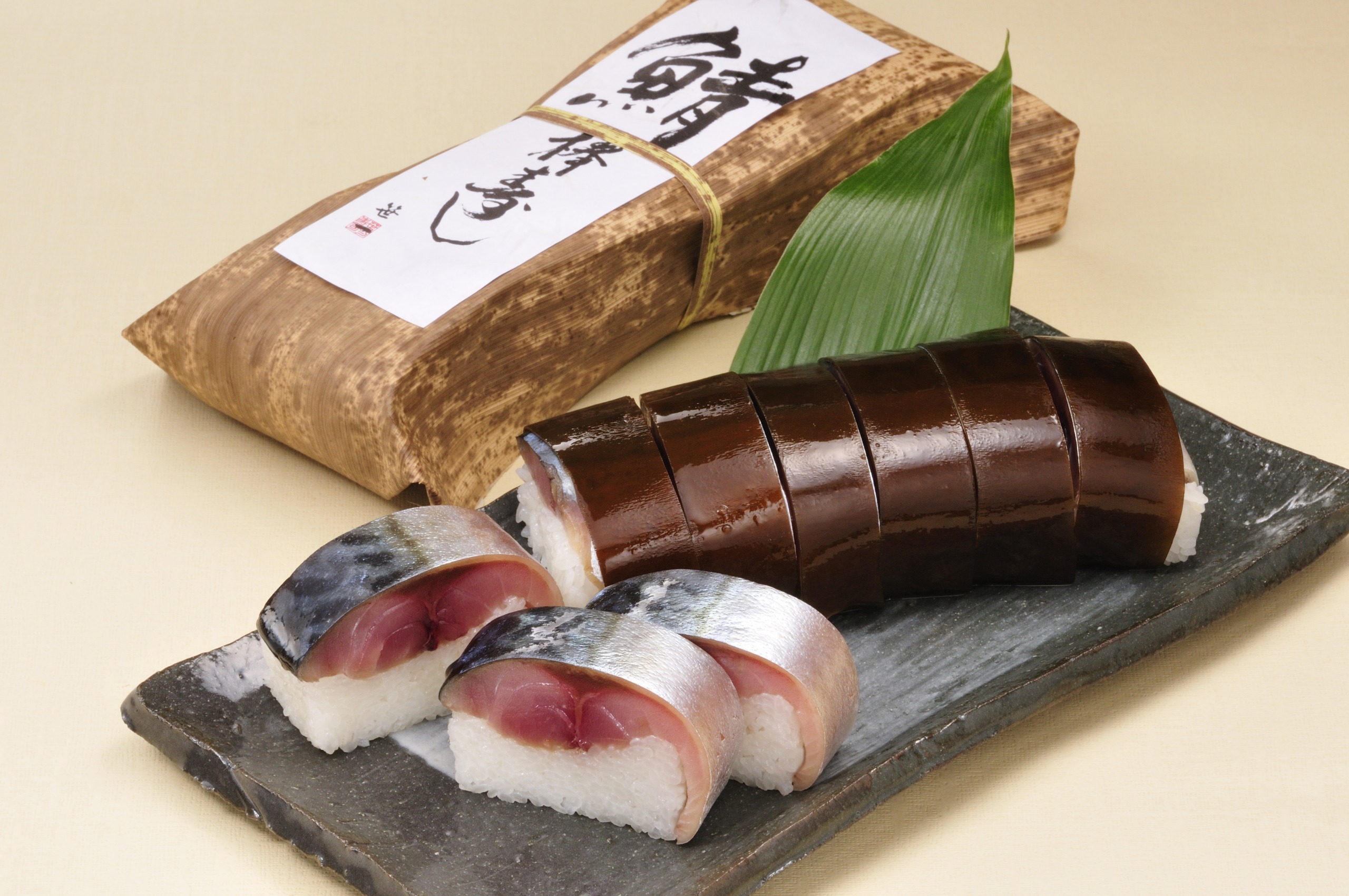 K322　紀州あせ葉寿司（鯖）と鯖棒寿司の詰合せ