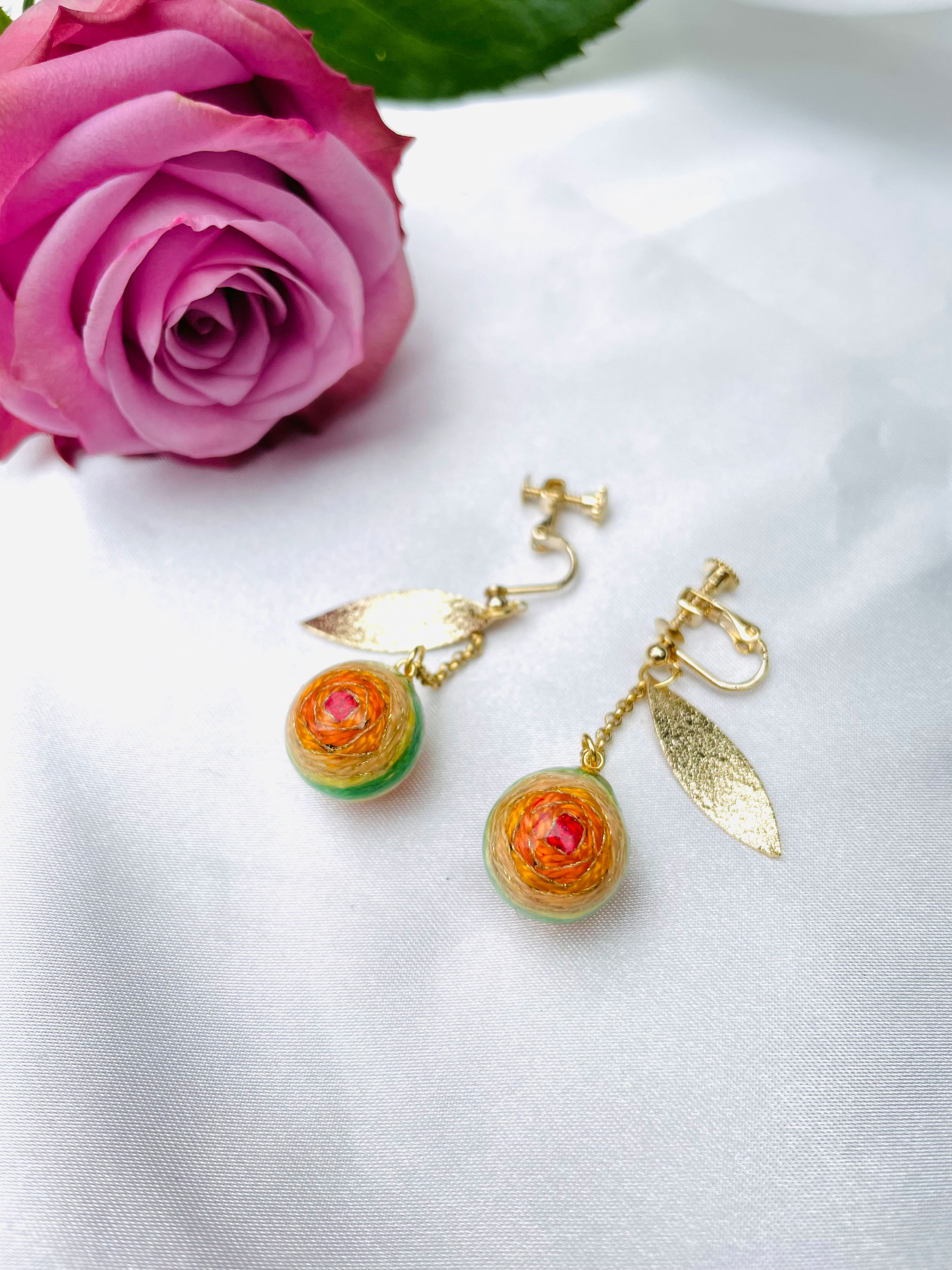 M405　毬玉イヤリング「紀州橙」