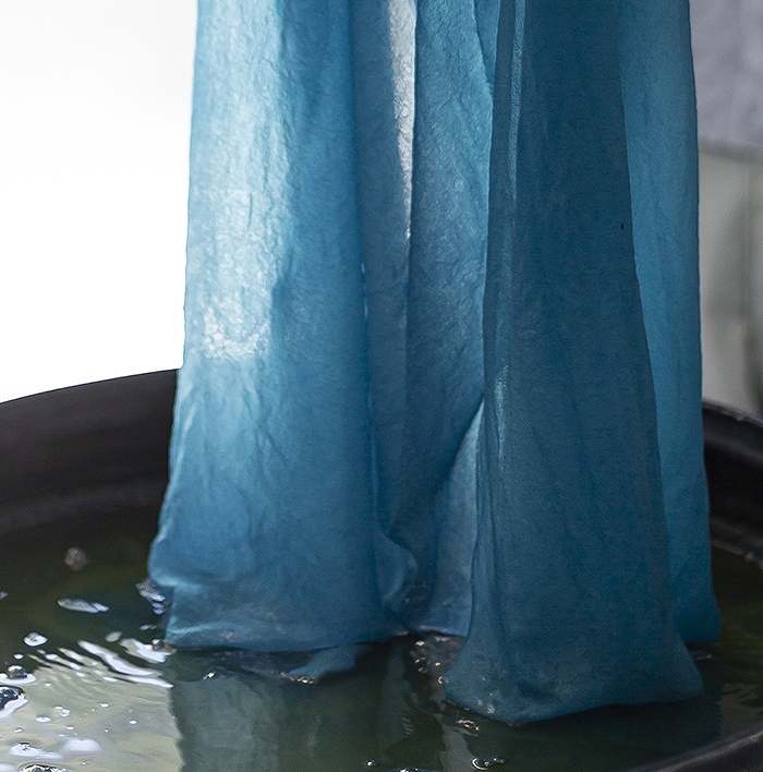L514　藍染スカーフ　絹・模様
