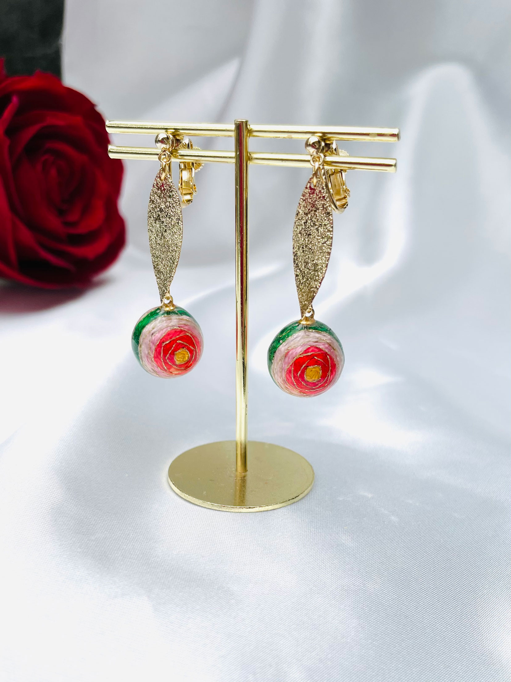 M406　毬玉イヤリング「紀州梅」