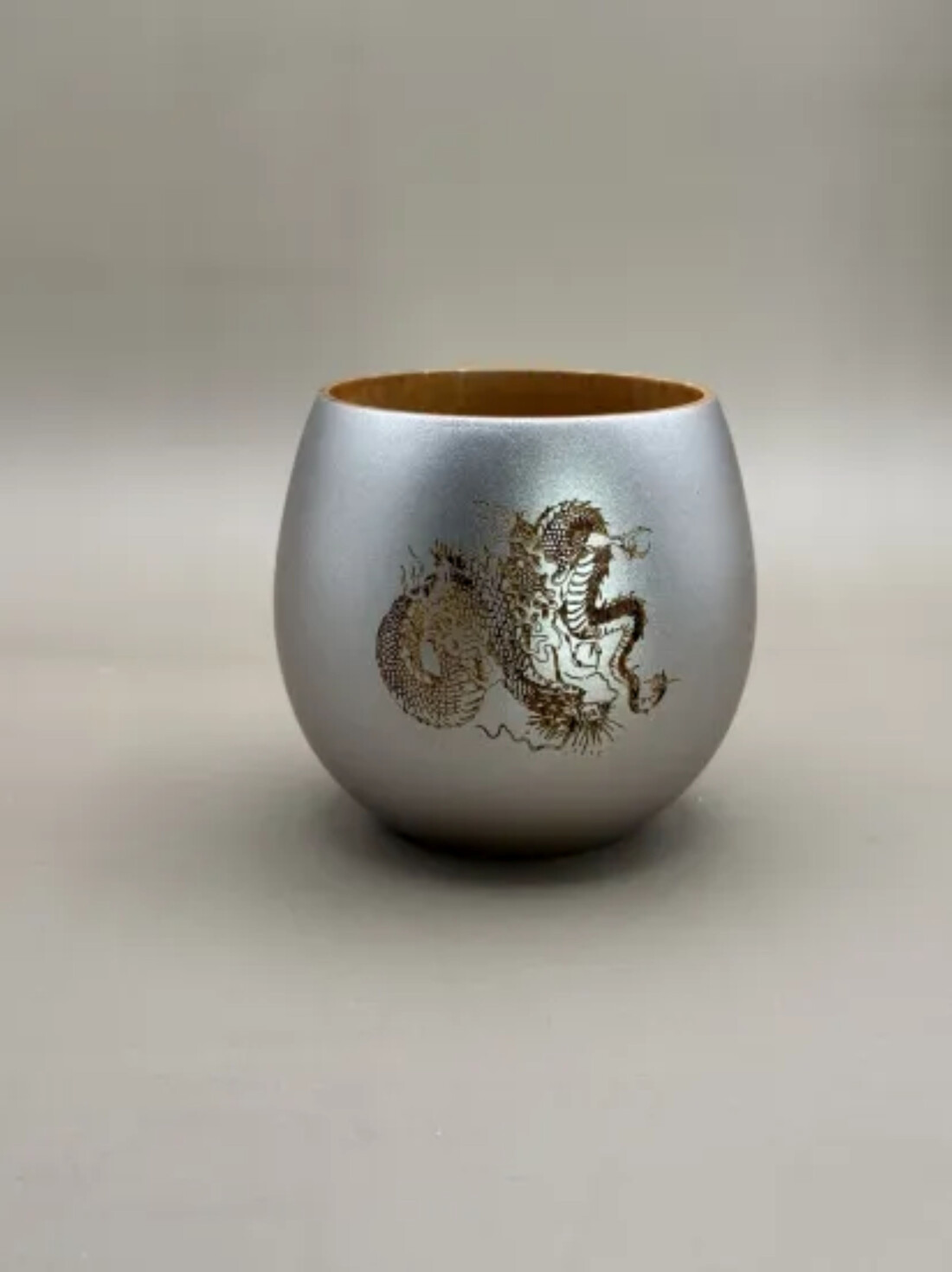 コーヒーカップ 銀龍（桐箱入り）［NF114］