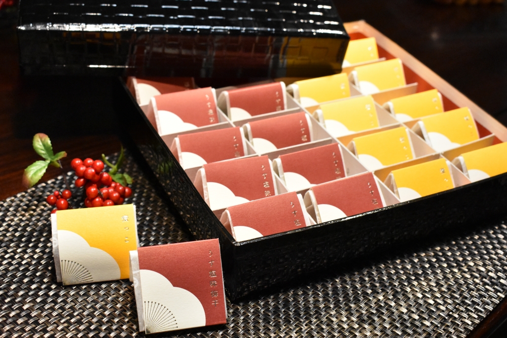 高級南高梅うす塩・はちみつ個包装計20粒入 紀州塗箱 網代模様仕上 【SW75】