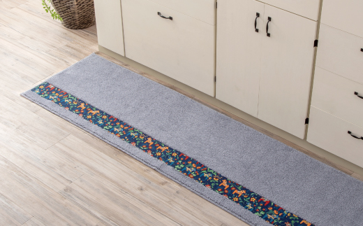 北欧の「幸せを運ぶ馬」ダーラヘスト柄のキッチンマット　ライトグレー　縦５０cm×横１８０cm