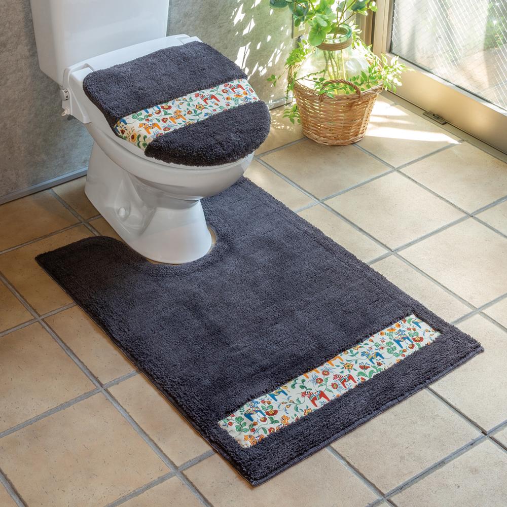 北欧の「幸せを運ぶ馬」ダーラヘスト柄の胴長トイレ２点セット　チャコールグレー