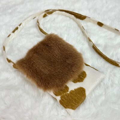 OKADA TEXTILE MINIサコッシュ　エコファーバッグ  ホルスタイン柄ベージュ【1511420】