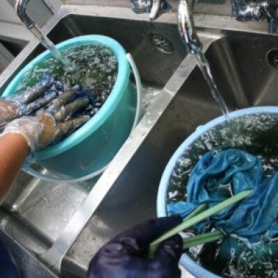 藍染体験チケット　桜コース　藍染工房瑠璃(ショール/手ぬぐい/バンダナいずれか・1名様分)【1489580】