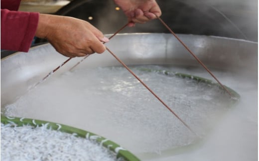 釜揚げしらす350g / しらす丼 丼ぶり シラス 冷蔵 ギフト お取り寄せ 和歌山県 田辺市 【mst003-1】