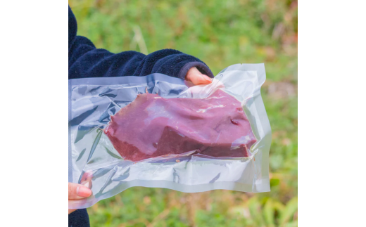 天然ジビエ肉（冷凍）ブロック肉 1kg(シカ肉)【クール便】/ジャーキー シカ ペット フード  肉鹿 おやつ  犬用 ドッグフード 生肉【wmk946-gibi-block】