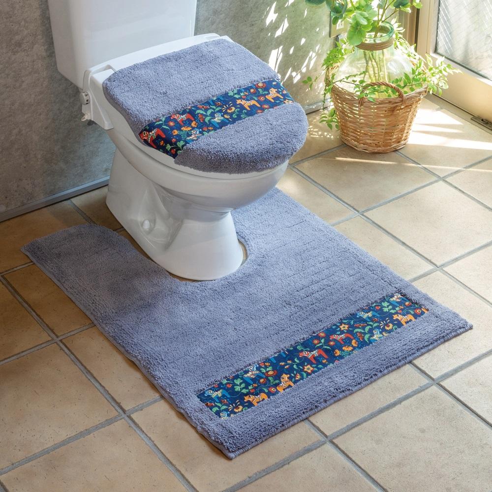 北欧の「幸せを運ぶ馬」ダーラヘスト柄の耳長トイレマット２点セット　シルバーグレー