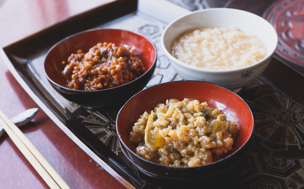 AH6009n_ 紀州湯浅より昔ながらの製法にこだわった 手作り 金山寺みそ 1080g(540gカップ×2個)【金山寺みそ 径山寺味噌 おかず味噌 国産】