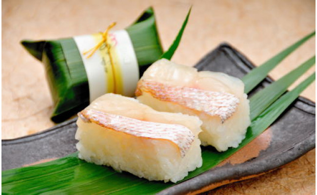 紀州和歌山の棒寿司（鯖）とあせ葉寿司（鯛4個・鮭3個）セット