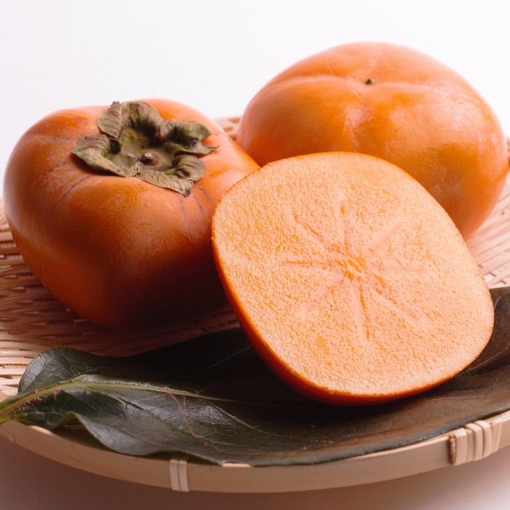 ＜10月より発送＞厳選たねなし柿2.5kg 【刀根早生・平核無柿（ひらたねなしかき）・富有柿】　※北海道・沖縄・離島への配送不可　※2025年10月上旬～11月中旬頃に順次発送予定