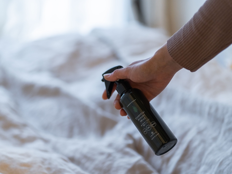 IKONIH エッセンシャルひのきミスト 1本 ｜ おもちゃ 子供 こども オモチャ 玩具 プレゼント お祝い 木 出産祝い 安全 オーガニックトイ ファーストトイ 消臭 ひのき ミスト ヒノキ アイコニー