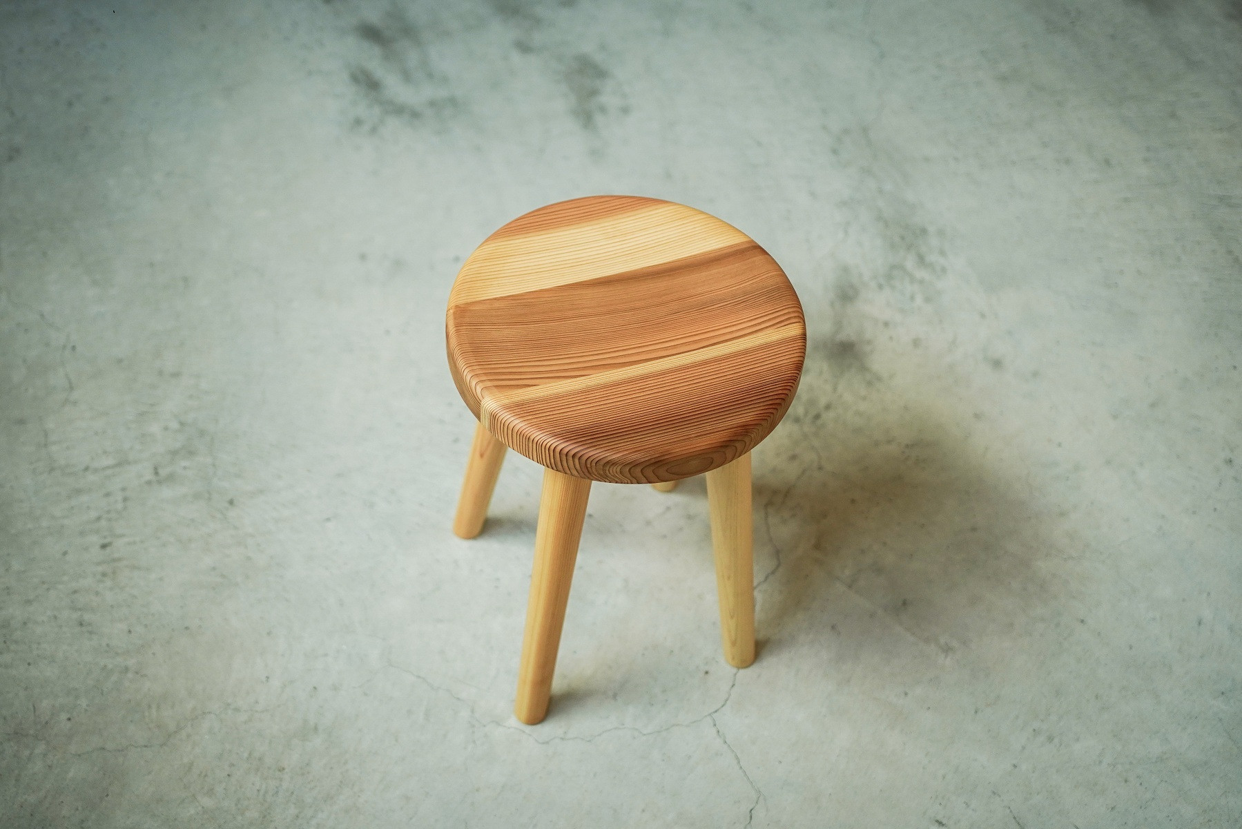杉の丸スツール 座面320mm × 高さ440mm