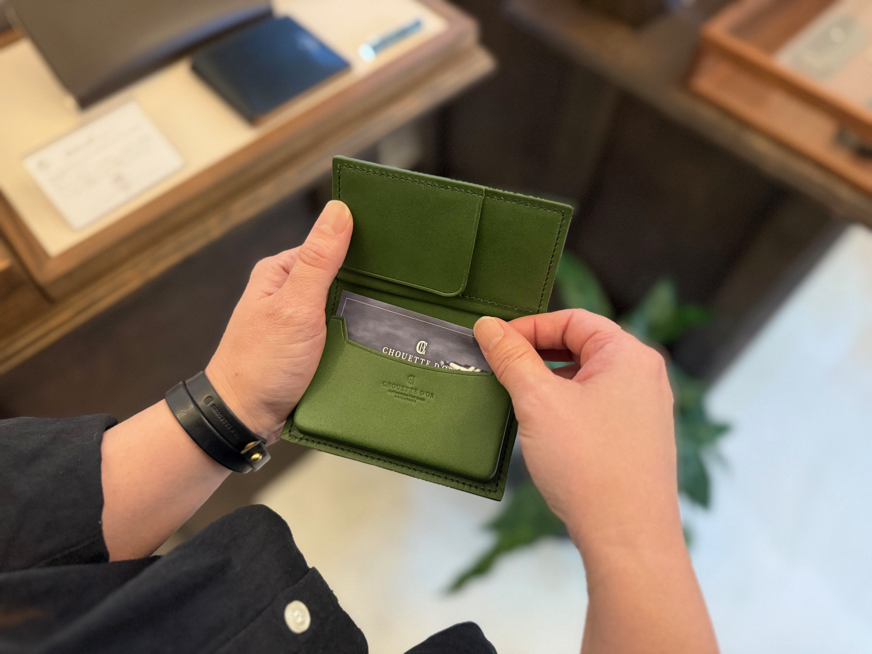 é©è·äººãäœãçé©ååºå
¥ã Card caseGRN