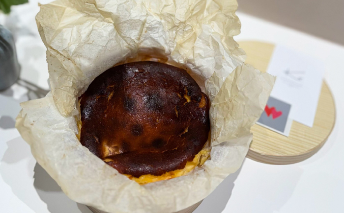 バスクチーズケーキ ホール 直径12cm わっぱ入り 季節のフルーツコンポート入り 冷凍 島根県松江市/Kenasun [ALHF001]