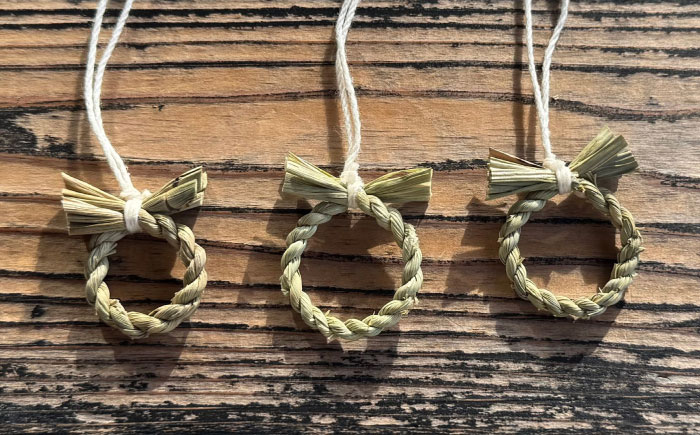 まこものしめかざり 小サイズストラップ 島根県松江市/豊付堂 真菰 マコモ しめ縄 お祓い お守り [ALEM009]