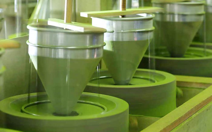 抹茶一式セット･松平不昧公好の抹茶「中之白」と出雲焼楽山窯の小茶碗 島根県松江市/有限会社中村茶舗 [ALBP002]