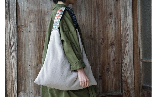 【想い出の布でお作りする世界に1つのomoide bag】裂き織り ワンハンドル ショルダーバッグ 想い出 島根県松江市/covaci MAJIBON [ALAR001]