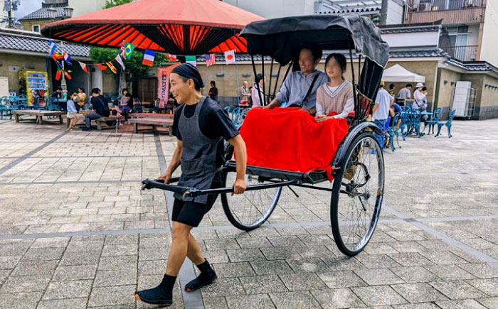 松江の城下町をぐるっと探索！【人力車で巡る塩見縄手・カラコロ工房コース】（90分/2名乗/1台）島根県松江市/水の都を走る人力車「まつ笑」 [ALGR004]