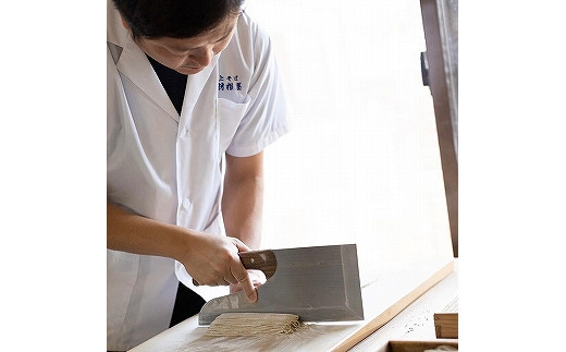 創業１５０年 献上そば羽根屋 手打ち生そば(3人前)そばつゆ付き(冷凍）