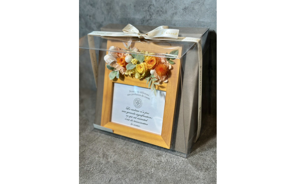ブリザードフラワーのフォトフレーム（木製スタンドタイプ)【イエロー】