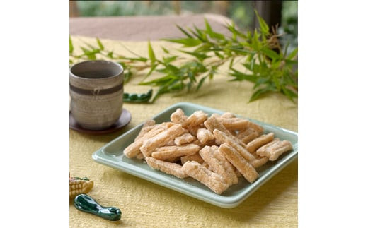 かむほどに口に広がる美味しさ　玄米おかき「いづも美人」