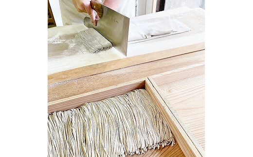 創業１５０年 献上そば羽根屋 手打ち生そば(3人前)そばつゆ付き(冷凍）