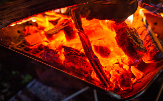 薪 雲南市 里山の薪(40cm) 20kg まき 薪 焚火 暖炉 キャンプ アウトドア まき マキ 焚き火 たき火 焚火 40�p薪 20kg薪 薪ストーブ ストーブ キャンプ薪 アウトドア薪 ソロキャンプ キャンプファイヤー BBQ バーベキュー 燃料 20kg 20キロ 大容量 乾燥薪 広葉樹 ナラ クヌギ 大容量薪 雲南市薪 島根県雲南市/合同会社グリーンパワーうんなん [AIBL007]