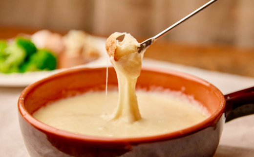 チーズ プロボローネチーズ 1個 380g | チーズ 乳製品 人気 おすすめ プロボローネ ナチュラルチーズ 380g 1個 大型 木次乳業 きすき 冷蔵 産地直送 お取り寄せグルメ ご当地グルメ 国産 国内製造 美味しい 加熱料理 ピザ パスタ グラタン トースト おつまみ つまみ ワインのお供 濃厚 マイルド 熟成 島根 雲南 島根県雲南市/木次乳業有限会社 [AIBH018]