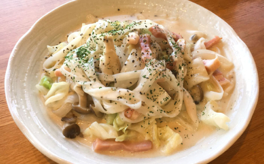 麺 グルテンフリー米粉100%麺 田守り麺（平麺）100g入×9袋 | グルテンフリー 米粉 100% 麺 田守り麺 グルテンフリー 米粉麺 米麺 ライスヌードル 100% 100パーセント アレルギー対応 小麦不使用 平麺 平打ち麺 フェットチーネ 9袋 9個 9食 9人前 セット 詰め合わせ 大容量 乾麺 麺類 パスタ 贈り物 ギフト  島根県雲南市/有限会社木村有機農園 [AICU003]