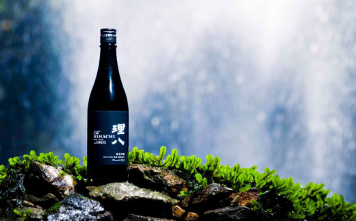 日本酒 理八 The RIHACHI 純米吟醸 酵母1801号 720ml(化粧箱入り) お酒 アルコール 純米吟醸酒 720ml 4合瓶 化粧箱入り 箱入り ギフト 贈り物 贈答 プレゼント お祝い 記念日 誕生日 地酒 フルーティー 華やか 香り 冷酒 人気 おすすめ 島根県雲南市/株式会社田部竹下酒造 [AIBE003]