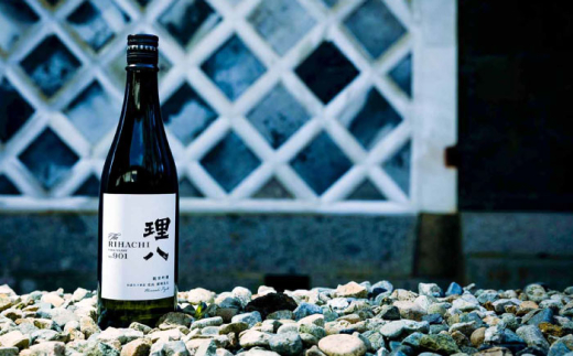 【10個限定】【2026年2月初旬以降順次発送】日本酒 理八 The RIHACHI 純米吟醸 酵母901号 720ml(化粧箱入り) お酒 アルコール 純米吟醸酒 720ml 4合瓶 化粧箱入り 箱入り ギフト 贈り物 贈答 プレゼント お祝い お歳暮 お中元 記念日 誕生日 地酒 酵母 華やか 香り 冷酒 人気 おすすめ 島根県雲南市/株式会社田部竹下酒造 [AIBE002]