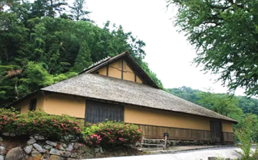 体験ツアー 菅谷たたら山内マイカーツアー（ペアご招待） | 菅谷たたら山内 マイカーツアー ペアご招待 旅行 ツアー 観光 思い出 ギフト 贈り物 贈答品 人気 おすすめ ご当地 たたら 製鉄工場跡 伝統 文化 歴史 マイカー 雲南 アウトドア 自然 体験 ギフト ペア 吉田 車 ガイド 案内 重要有形文化財 プレゼント  島根県雲南市/株式会社吉田ふるさと村 [AIBB006]