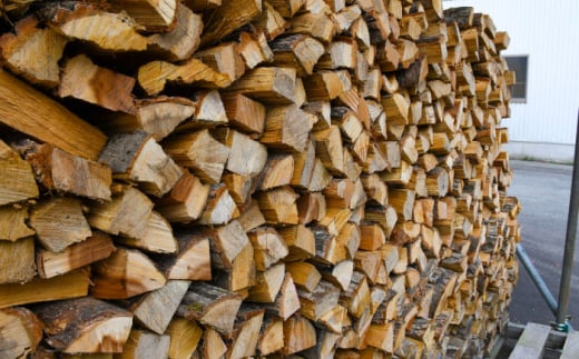 薪 雲南市 里山の薪(30cm) 20kg まき 薪 焚火 暖炉 キャンプ アウトドア まき マキ 焚き火 たき火 焚火 30�p薪 20kg薪 薪ストーブ ストーブ キャンプ薪 アウトドア薪 ソロキャンプ キャンプファイヤー BBQ バーベキュー 燃料 20kg 20キロ 大容量 乾燥薪 広葉樹 ナラ クヌギ 大容量薪 雲南市薪 島根県雲南市/合同会社グリーンパワーうんなん [AIBL004]