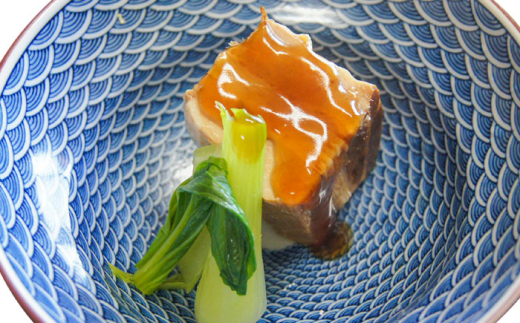 惣菜 大山鶏のみそ焼きと奥出雲ポークの角煮のセット | 大山鶏 みそ焼き 奥出雲 ポーク 角煮 鶏肉 豚肉 老舗 和食 詰め合わせ お弁当 おかず ギフト 贈り物 贈答品 お取り寄せ 簡単調理 美味しい ご当地グルメ 惣菜 味噌 豚の角煮 セット そうざい おかず ご褒美 使いやすい ご当地グルメ 島根グルメ 雲南 出雲 奥出雲 島根県雲南市/株式会社由多香 [AIBA004]