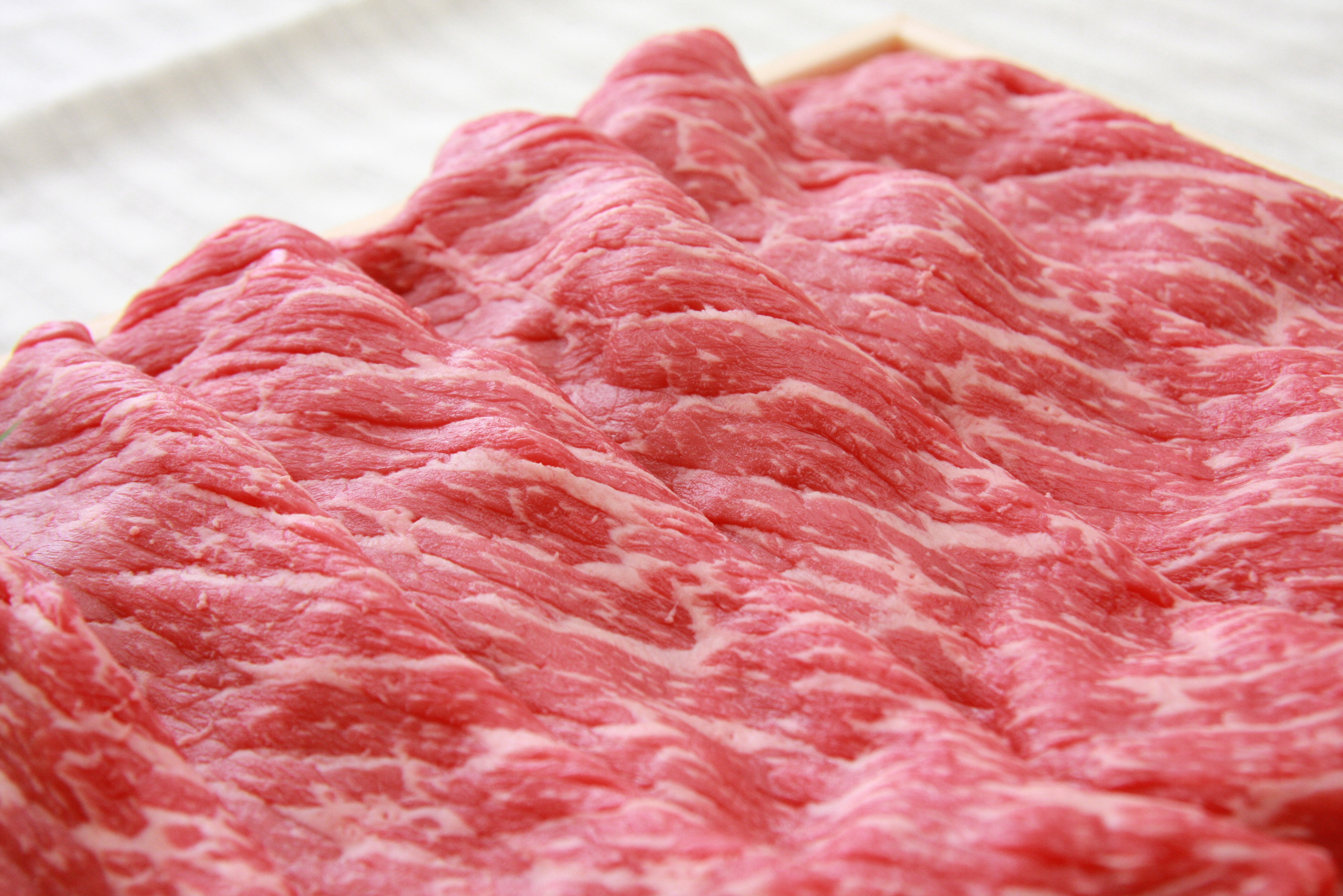 冷蔵でお届け！奥出雲和牛赤身すきやき用300g【赤身 牛肉 しまね和牛 黒毛和牛 贈答用 冷蔵 チルド 日時指定 Ａ-8】